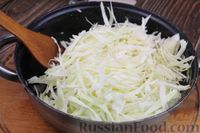 Фото приготовления рецепта: Булгур с куриным филе и капустой - шаг №4