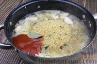 Фото приготовления рецепта: Булгур с куриным филе и капустой - шаг №6
