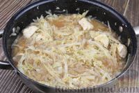 Фото приготовления рецепта: Булгур с куриным филе и капустой - шаг №8