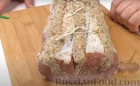 Фото приготовления рецепта: Запечённое мясо с ореховой начинкой - шаг №5