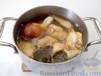 Фото приготовления рецепта: Куриный суп с квасом и вермишелью - шаг №6