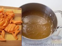 Фото приготовления рецепта: Куриный суп с квасом и вермишелью - шаг №8