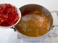 Фото приготовления рецепта: Куриный суп с квасом и вермишелью - шаг №9