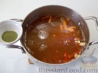 Фото приготовления рецепта: Куриный суп с квасом и вермишелью - шаг №11