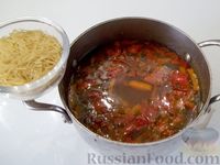 Фото приготовления рецепта: Куриный суп с квасом и вермишелью - шаг №14