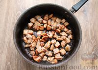 Фото приготовления рецепта: Картошка, тушенная со свининой и капустой - шаг №3
