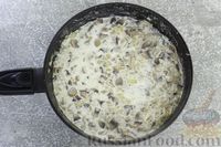 Фото приготовления рецепта: Гречка со сливочно-грибным соусом - шаг №9