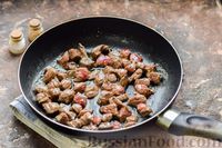 Фото приготовления рецепта: Слоёные тарталетки-лодочки с говядиной в томатном соусе - шаг №5