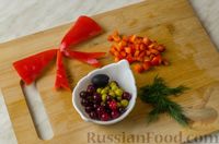Фото приготовления рецепта: Закусочный рождественский венок из слоеного теста, с красной рыбой и сливочным сыром - шаг №12