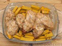 Фото приготовления рецепта: Куриные крылышки, запечённые с брокколи и тыквой - шаг №8