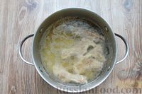 Фото приготовления рецепта: Томатный суп со свиными рёбрышками и рисом - шаг №2