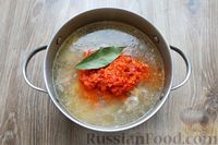 Фото приготовления рецепта: Томатный суп со свиными рёбрышками и рисом - шаг №10