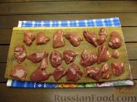 Фото приготовления рецепта: Булгур с куриной печенью и шампиньонами - шаг №2