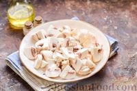Фото приготовления рецепта: Перловая каша с грибами (в горшочках) - шаг №2