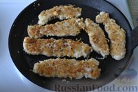 Фото приготовления рецепта: Куриные наггетсы в сырно-крекерной панировке - шаг №13
