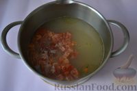 Фото приготовления рецепта: Пряный куриный суп с нутом и красной чечевицей - шаг №9