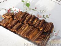 Фото к рецепту: Полосатое песочное печенье с какао и орехами