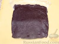 Фото приготовления рецепта: Полосатое песочное печенье с какао и орехами - шаг №10