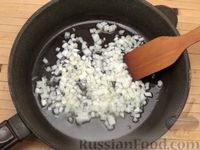 Фото приготовления рецепта: Филе индейки, тушенное со стручковой фасолью и сливками - шаг №4