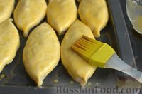 Фото приготовления рецепта: Творожные дрожжевые пирожки с апельсинами - шаг №17