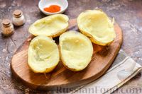Фото приготовления рецепта: Картофель, фаршированный зелёным горошком и сыром (в духовке) - шаг №6