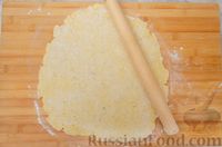 Фото приготовления рецепта: Слоистое сырное печенье на скорую руку - шаг №8
