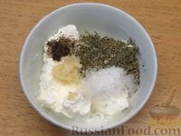 Фото приготовления рецепта: Филе индейки, тушенное с брокколи в сметанно-сырном соусе - шаг №7