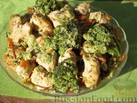 Фото приготовления рецепта: Филе индейки, тушенное с брокколи в сметанно-сырном соусе - шаг №10