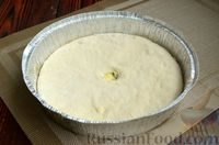 Фото приготовления рецепта: Дрожжевые лепёшки на молоке, с картофелем и зелёным луком - шаг №17