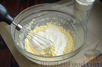 Фото приготовления рецепта: Карамельный кекс на йогурте, с лимоном, имбирём и мёдом - шаг №4