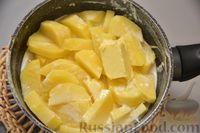 Фото приготовления рецепта: Картофель, тушенный в молоке - шаг №4