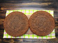 Фото приготовления рецепта: Кофейный торт на кефире, со сметанным кремом и орехами - шаг №19
