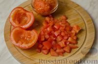 Фото приготовления рецепта: Мясной салат с картофелем, помидорами, солёными огурцами и сыром - шаг №6