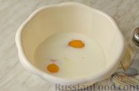 Фото приготовления рецепта: Поповеры с сыром и горошком - шаг №3
