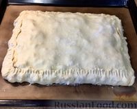 Фото приготовления рецепта: Закрытый бездрожжевой пирог на сметане, с бараниной и картошкой - шаг №15