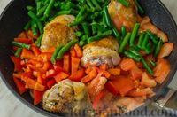 Фото приготовления рецепта: Лапша с курицей, овощами и стручковой фасолью - шаг №7