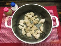 Фото приготовления рецепта: Картошка, тушенная с куриным филе в молоке - шаг №5