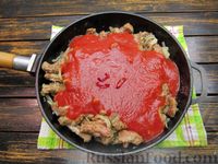 Фото приготовления рецепта: Говяжья печень в томатном соусе - шаг №12