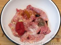 Фото приготовления рецепта: Запечённые куриные шеи в томатно-соевом маринаде с чесноком - шаг №2