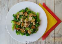 Фото к рецепту: Салат из брокколи с чесночными чипсами