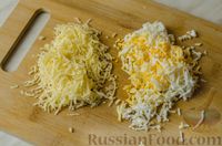 Фото приготовления рецепта: Салат "Городской" с колбасой, огурцом и сыром - шаг №8