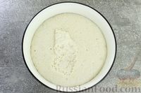 Фото приготовления рецепта: Дрожжевые пирожки с горохом и беконом (на сковороде) - шаг №10