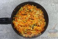 Фото приготовления рецепта: Рулетики из лаваша со скумбрией, морковью и луком (в духовке) - шаг №10