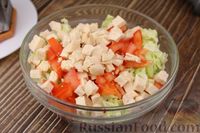 Фото приготовления рецепта: Салат с пекинской капустой, курицей, свёклой, помидорами и кукурузой - шаг №8