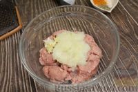 Фото приготовления рецепта: Мясные тефтели с булгуром в томатном соусе (в духовке) - шаг №2
