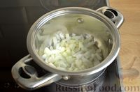 Фото приготовления рецепта: Фасолевый суп с плавленым сыром и беконом - шаг №3