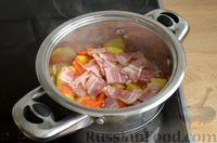Фото приготовления рецепта: Фасолевый суп с плавленым сыром и беконом - шаг №7