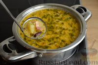 Фото приготовления рецепта: Фасолевый суп с плавленым сыром и беконом - шаг №13