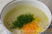 Фото приготовления рецепта: Куриный суп с яйцом - шаг №12