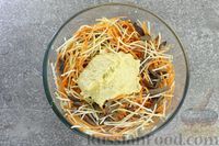 Фото приготовления рецепта: Салат с куриной печенью, морковью, сельдереем и сыром - шаг №12